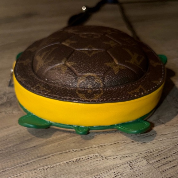 LV classic & reverse Monogram Green Sea Turtle Bag + adjustable Crossbody strap - Picture 4 of 10